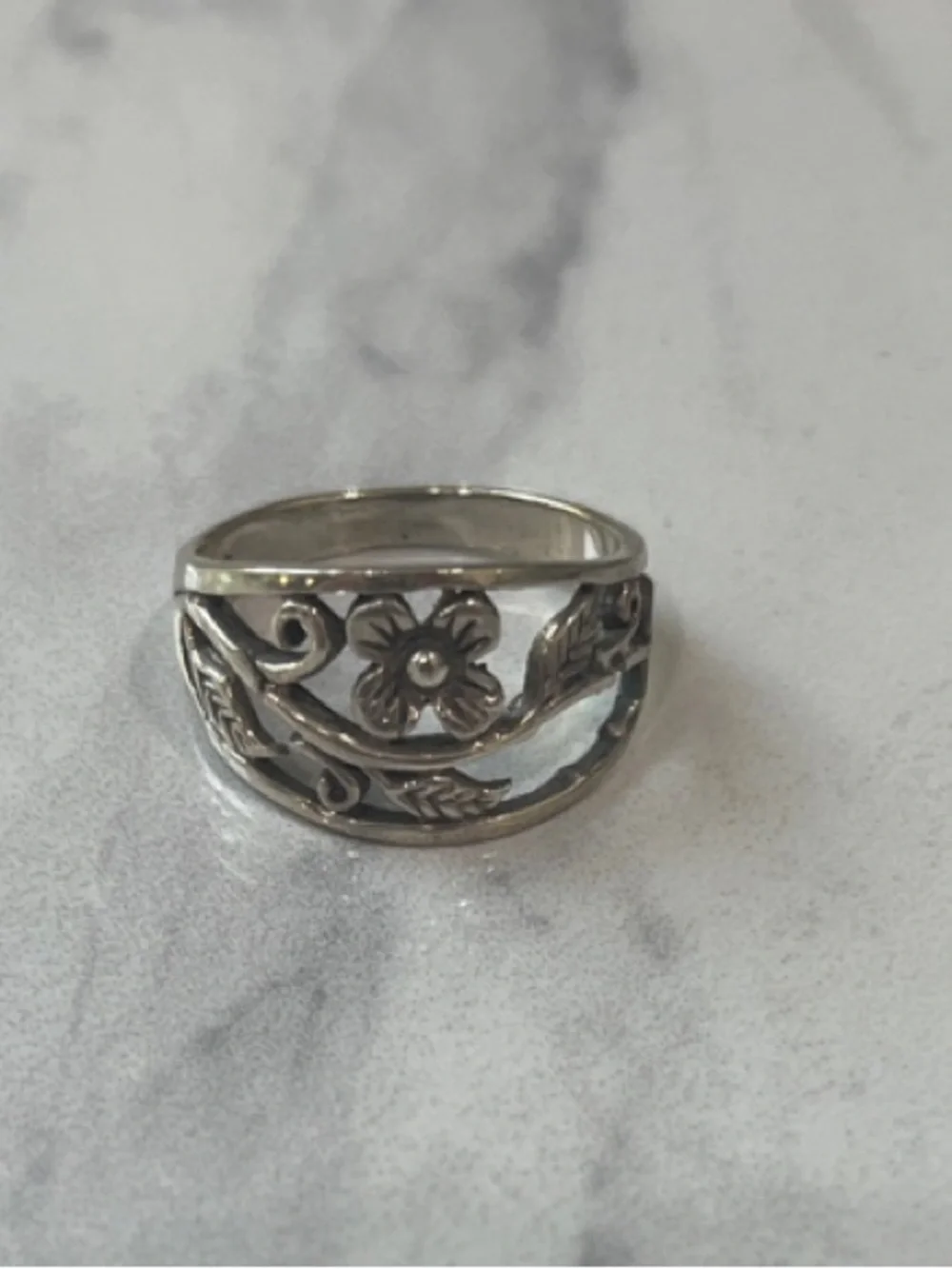 Sterling Silver Floral Cutout Women’s Ring size 6.5